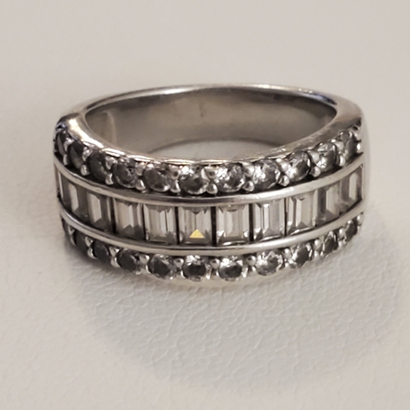 Jewelry - Sterling silver Cz ring